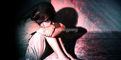 ஓடும் காரில் இளம் பெண் பாலியல் வன்கொடுமை!