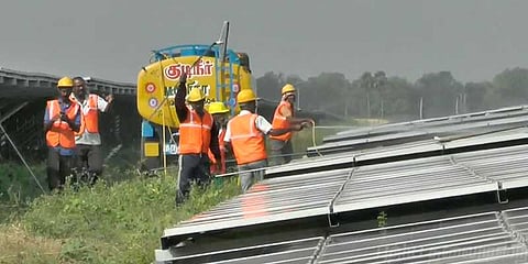 ராமநாதபுரத்தில் குடிநீரை வீணாக்கும் அதானி நிறுவனம்  