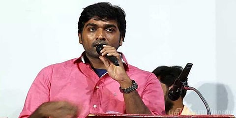 தமிழ்த்தாய் வாழ்த்துக்கு எழுந்து நிற்காதது அநாகரிகம்: விஜய்சேதுபதி