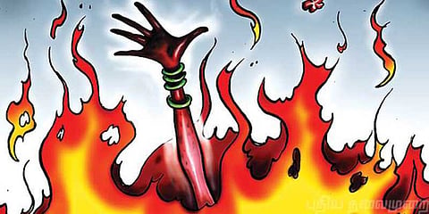 பிரின்சிபல் மகன் பாலியல் தொல்லை: தீக்குளித்தார் மாணவி