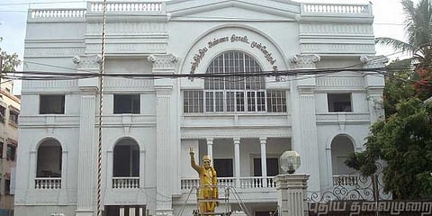 திமுகவிற்கு இணையாக அதிகரிக்கும் அதிமுக மாவட்டங்கள்!