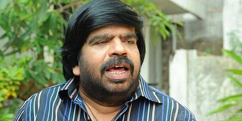 ஓபிஎஸ், ஈபிஎஸ்ஸை இயக்குவது யார்?: இது டி.ஆர் கேள்வி