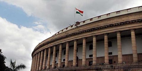 அதிமுக எம்பிக்களால் மாநிலங்களவையில் அமளி 