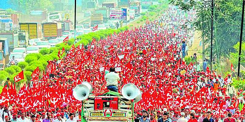 மகாராஷ்டிராவை உலுக்கும் மாபெரும் விவசாயிகள் பேரணி