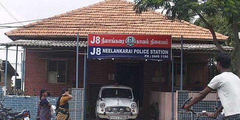 பணிக்கு சென்று வீடு திரும்பாத மகள்: பதறும் தந்தை!
