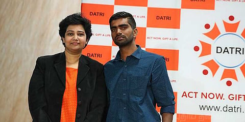 ரத்தக் குருத்தணு கொடுத்து உயிரைக் காத்த கோவை இளைஞர் 