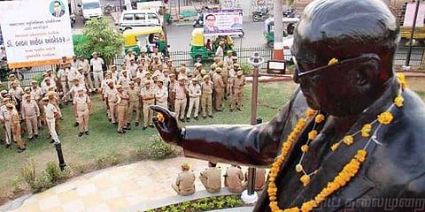 அம்பேத்கர் சிலைக்கு மாலை: மேனகா V/S சோலங்கி சர்ச்சை 