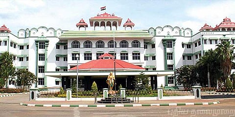 உள்ளாட்சி தேர்தலில் போட்டியிட இளங்கலை பட்டம் அவசியமா ? மதுரை உயர்நீதிமன்றம் அதிரடி உத்தரவு