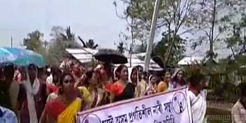 சிறுமி வன்கொடுமை செய்யப்பட்டு எரித்து கொலை: நீதி கிடைக்க ஒன்றிணைந்த கிராம மக்கள் 