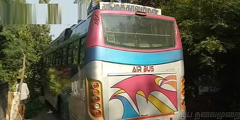 பேருந்தை திருட முயன்ற கும்பல்: ஓட்டத் தெரியாததால் நடந்த விபரீதம் 