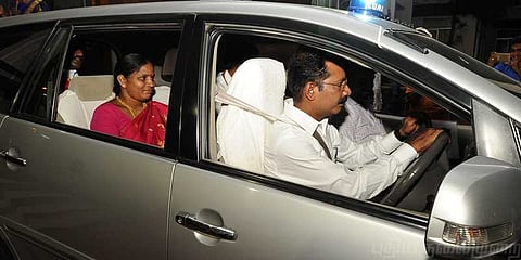 ஓட்டுநரின் பணி ஓய்வு நாளில் கலெக்டர் கொடுத்த இன்ப அதிர்ச்சி..!