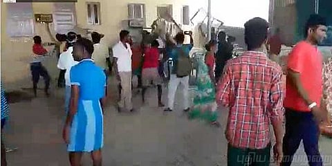 சென்னையில் டாஸ்மாக் கடையை அடித்து நொறுக்கிய பொதுமக்கள் 
