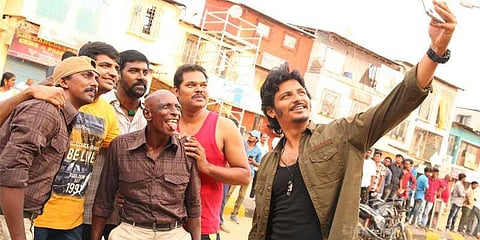 ‘கொரில்லா ’ செட்டில்  ஜீவா எடுத்த செல்ஃபி 