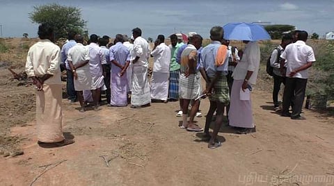 நீங்களும் பண்ண மாட்டிங்க, எங்களையும் விட மாட்டீங்களா ? கொதிக்கும் மக்கள்