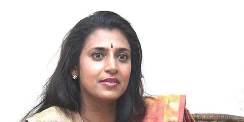 திருநங்கைகள் குறித்து சர்ச்சைக்குறிய டூவிட் : கஸ்தூரி மீது புகார்