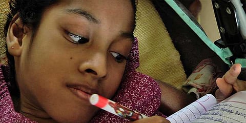 “டீச்சர் ஆகணும் அங்கிள்” - எலும்பு மஜ்ஜை நோயில் வாடும் ஆர்த்தியின் கனவு 