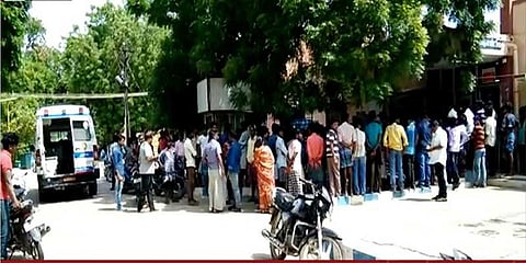 மது அரு‌‌ந்திய தொழிலாளர்கள் 3 பேர் பரிதாபமாக உயிரிழப்பு