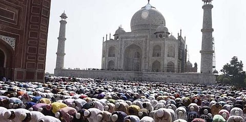 தாஜ்மஹாலில் வெளியாட்கள் தொழுகை செய்யக் கூடாது - உச்சநீதிமன்றம்