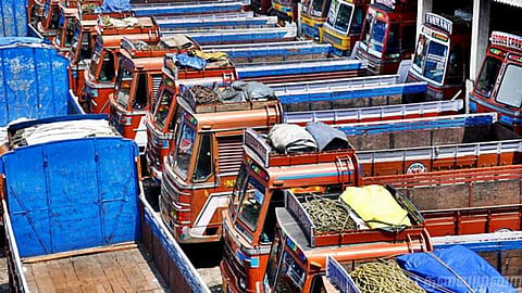 தொடரும் லாரி ஸ்டிரைக்: ரூ. 5 ஆயிரம் கோடி வர்த்தகம் பாதிப்பு