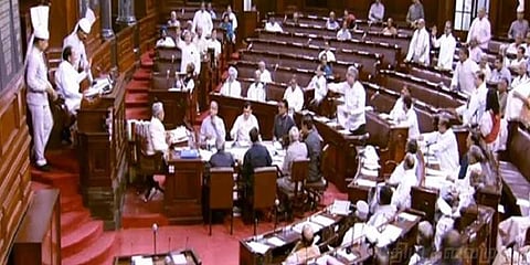 அனல் கிளப்பும் அசாம் பட்டியல் - நாடாளுமன்றத்தில் தொடர் அமளி