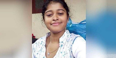 நிவாரண நிதிக்கு ரூ.1.5 லட்சம் வழங்கும் மீன் விற்று படிக்கும் மாணவி!