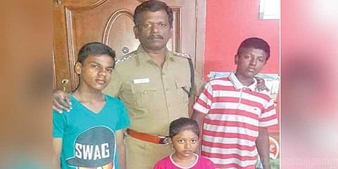 தந்தை மரணம், தாய் கொலை - சிறுவனை மகனாக தத்தெடுத்த போலீஸ்