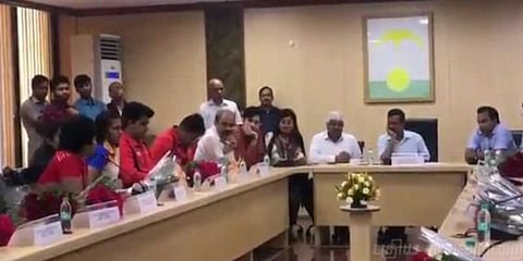 “அரசு உதவியிருந்தால் தங்கம் வென்றிருப்பேன்” - கெஜ்ரிவாலை விளாசிய திவ்யா