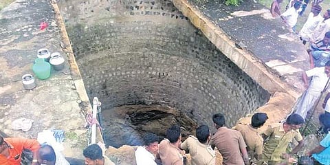 கிணற்றுக்குள் தவறி விழுந்த 8 பெண்கள் ! 3 பேர் பரிதாப பலி