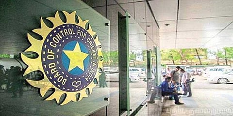 வெளிநாடுகளில் மனைவியுடன் தங்கும் விவகாரம்: விராத் கோரிக்கையை ஏற்றது, பிசிசிஐ?