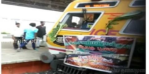 ரயிலுக்கு ஆயுத பூஜை கொண்டாடிய மாணவர்கள் பிணையில் விடுவிப்பு