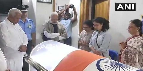 அனந்த் குமார் உடலுக்கு பிரதமர் நேரில் அஞ்சலி 