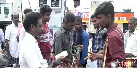 ‘கஜா’ புயலால் சேதமடைந்த எரிபொருள் நிலையங்கள் - மக்கள் அவதி