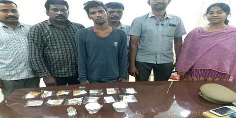 போலீஸ் வீட்டில் கொள்ளை - நகைகளோடு திருடன் கைது