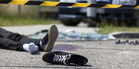 சாக்கடையில் லாரி கவிழ்ந்து விபத்து - 5 பேர் பலி ; 50 பேர் படுகாயம்