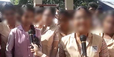 அரசு பள்ளியில் பாலியல் தொல்லை : மாணவிகள் போராட்டம்