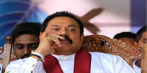 பிரதமர் பதவியை ராஜினாமா செய்தார் மஹிந்த ராஜபக்ச 