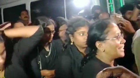'நாங்கள் ஐயப்பனின் தங்கைகள்' சபரிமலையில் நுழைய முயலும் பெண்கள் !