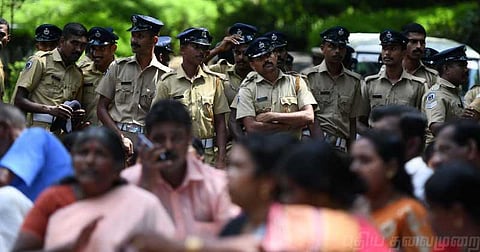 'போலீஸ் சொல்லட்டும் சபரிமலையில் இருந்து செல்கிறோம்' பெண்கள் அமைப்பு