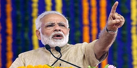 மன்மோகன் சிங் V/S  நரேந்திர மோடி: பாலிவுட் மோதல்