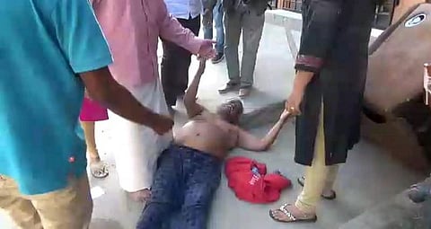 தந்தையென்றும் பாராமல் கொடுமை புரிந்த மகள் !