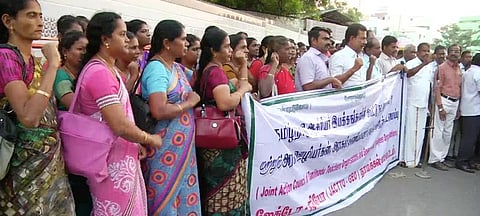 ஊதியம் கிடையாது என எச்சரிக்கை விடுத்தும் போராட்டத்தில் இறங்கும் ஜாக்டோ ஜியோ அமைப்பினர்..!