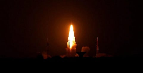 வெற்றிகரமாக விண்ணில் நிலை நிறுத்தப்பட்டது மைக்ரோசாட்‌-ஆர் செயற்கைக்கோள் !