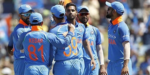 3-வது ஒரு நாள் போட்டி: இந்திய அணிக்கு 244 ரன் வெற்றி இலக்கு!