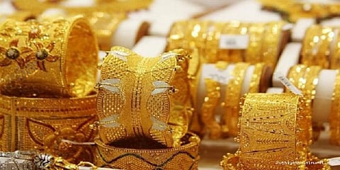 புதிய உச்சத்தில் தங்கம் விலை - ரூ.25 ஆயிரத்தை தாண்டியது !