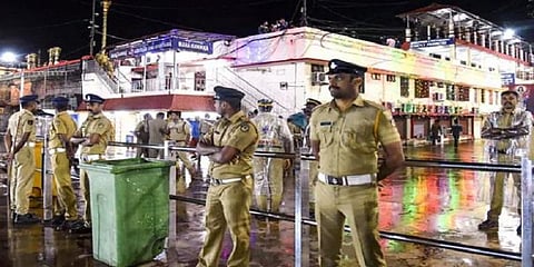 சபரிமலை தீர்ப்பை ஒத்திவைத்தது உச்சநீதிமன்றம் 