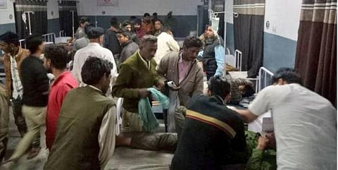 திருமண ஊர்வலத்தில் புகுந்தது லாரி: 13 பேர் உடல் நசுங்கி பலி