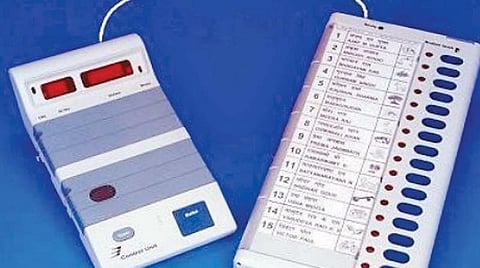மின்னணு இயந்திரத்தில் முறைகேடு: மத்திய அரசுக்கு உச்சநீதிமன்றம் நோட்டீஸ்