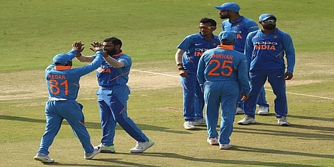 இந்திய அணிக்கு 237 ரன்கள் இலக்கு - முதல் ஒருநாள் போட்டி  