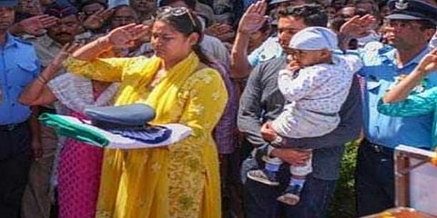 “இந்தியா - பாகிஸ்தான் பதட்டத்தை வைத்து உணர்ச்சிகளை கிளறிவிடாதீர்கள்” - ஐஏஎஃப் விமானியின் மனைவி 