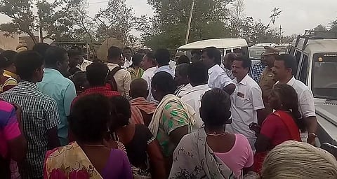 அமைச்சர் விஜயபாஸ்கர் இல்லாமல் தொகுதி மக்களை சந்தித்த தம்பிதுரை !